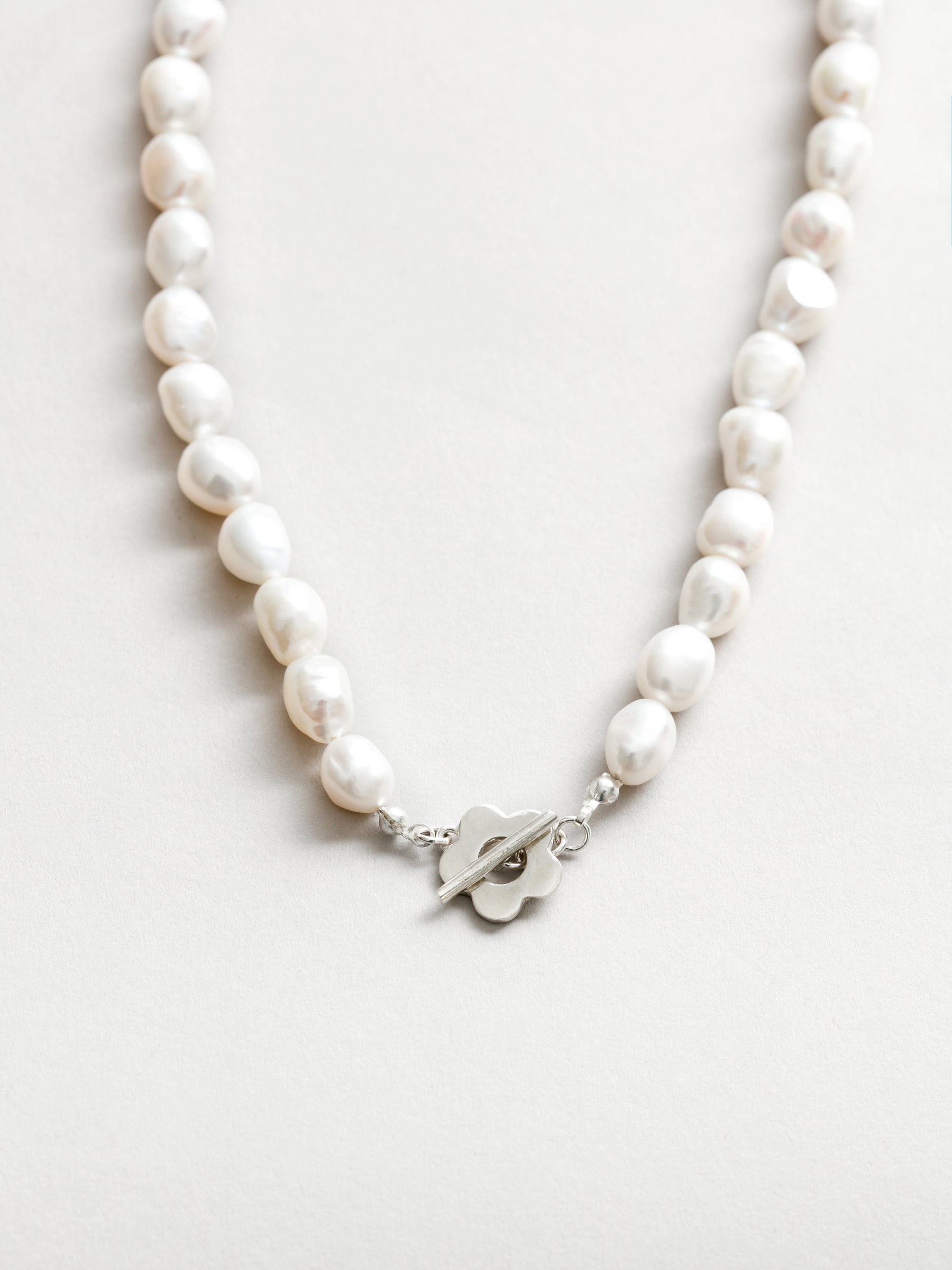 Lola Pearl Necklace Silver