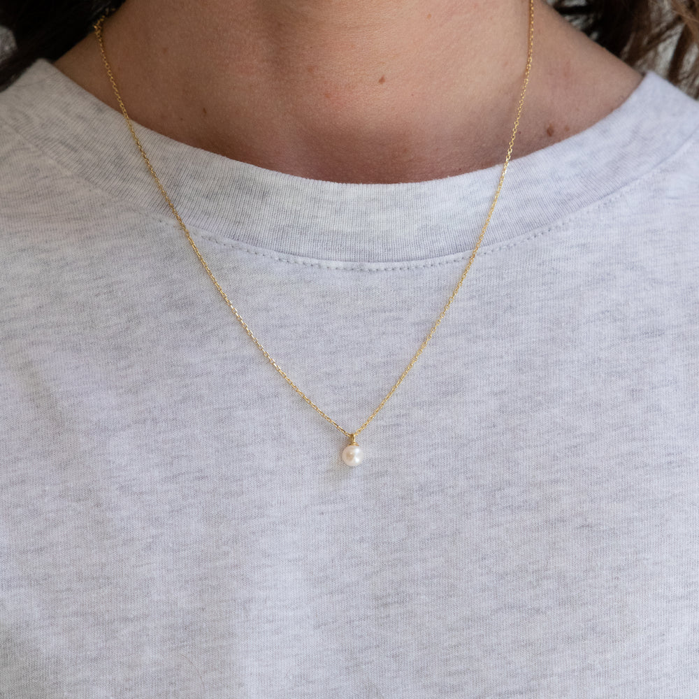 Singola Pearl Necklace