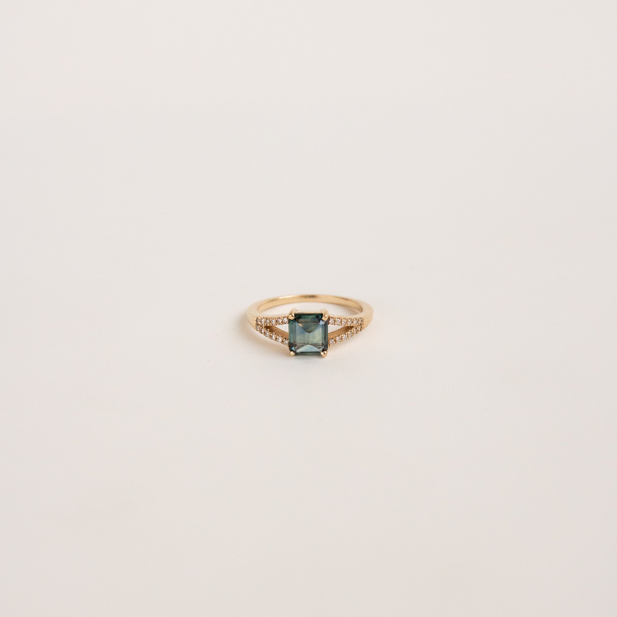 Wendall Ring Teal Sapphire