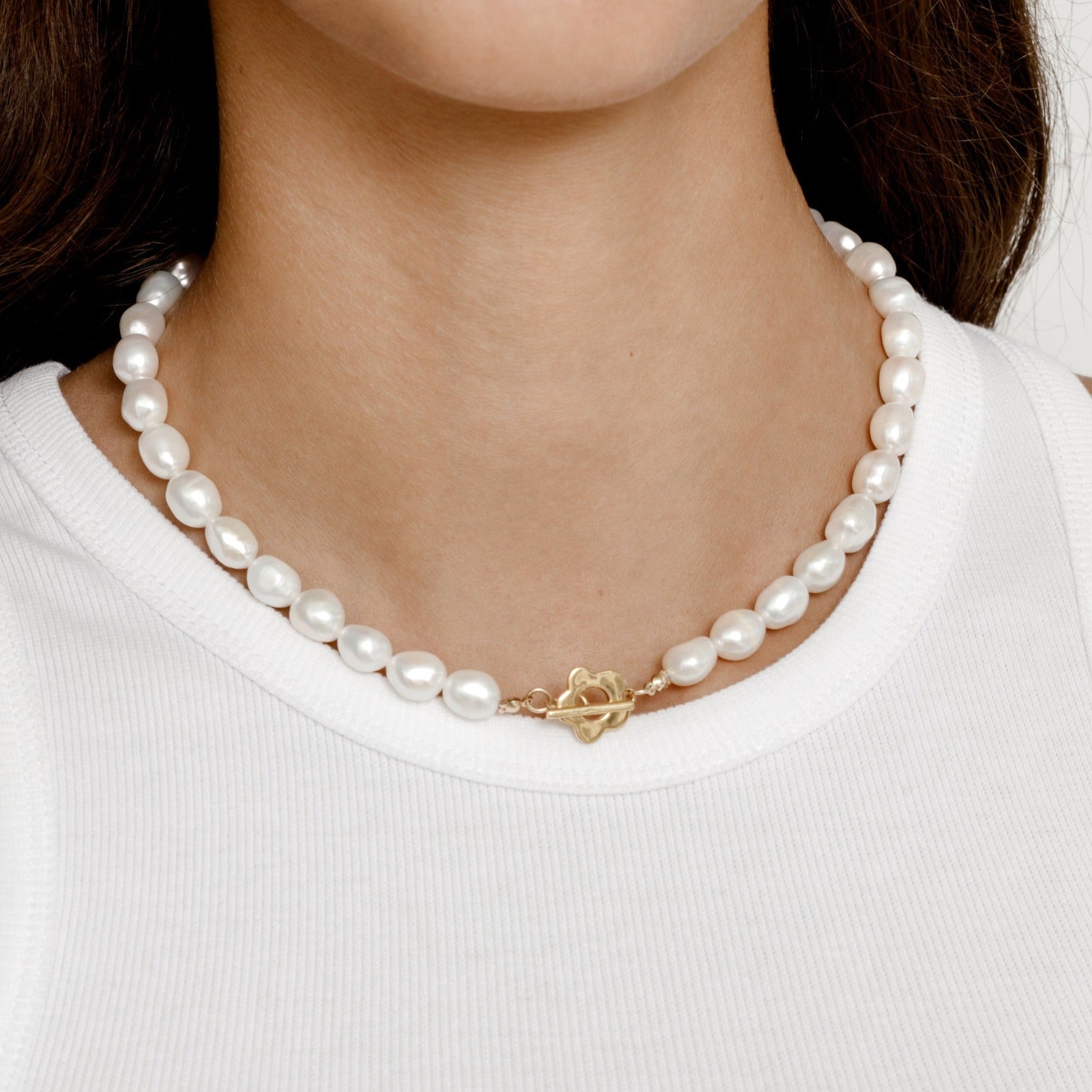Lola Pearl Necklace Gold